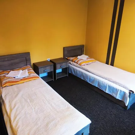 Kompleks Rekreacyjno-wypoczynkowy I Restauracja Strumyk منتزه العطل Jordanow