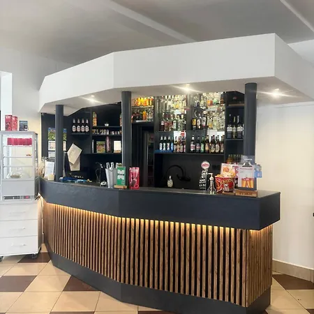 Ferienpark Kompleks Rekreacyjno-wypoczynkowy I Restauracja Strumyk *